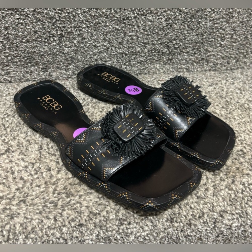 BCBG SLIPPERS GREAT FOR SPRING OR SUMMER. Cute👌
